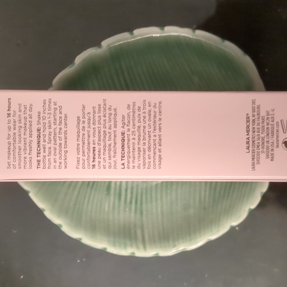 Translucent Pure Setting Spray - Picture 2 of 4